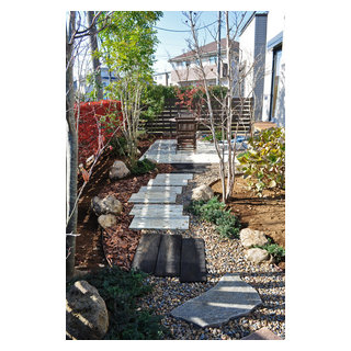 テラスへ続くナチュラルアプローチ Asian Landscape Other By 造園 庭造り専門店 新美園 Houzz