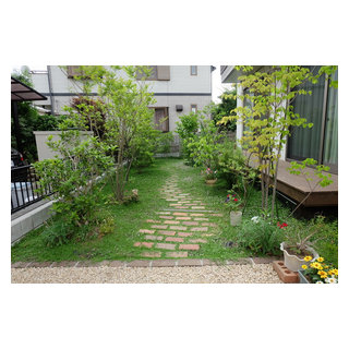 四季のお花と緑を楽しむ バラのアプローチと雑木林風のお庭 Casa De Campo Jardin Otras Zonas De ビズ ガーデニング株式会社 Houzz