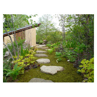 Circle Garden 水と人と命が巡る庭 飛石とスナ苔 Asian Garden Other Houzz Ie