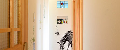 廊下や階段の踊り場などのスペースは インテリアを楽しめる絶好の空間 Houzz ハウズ