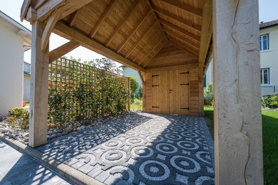 ボルドーにある高級なトランジショナルスタイルのおしゃれな物置小屋・庭小屋の写真