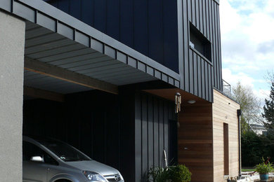Photo of a contemporary garage in Le Havre.