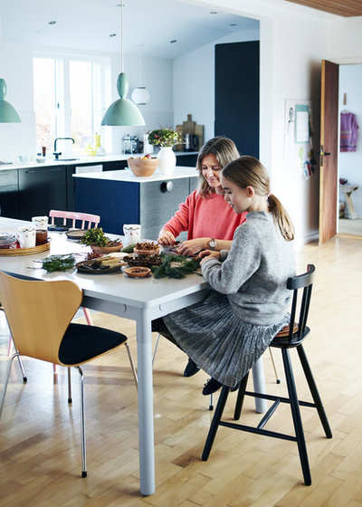 Skandinavisch Wohnzimmer by Mia Mortensen Photography