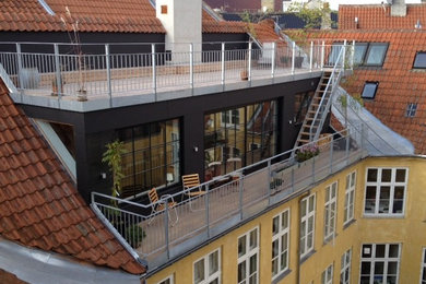 コペンハーゲンにあるインダストリアルスタイルのおしゃれなベランダ・バルコニーの写真