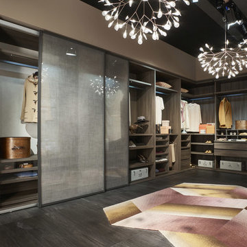 Ankleidezimmer mit Glastüren Kleiderschrank