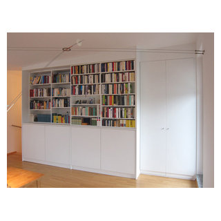 Bücherregal mit Stauraum - geschlossen - Modern - Ankleidezimmer - Köln -  von hansen innenarchitektur | Houzz
