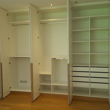 Der Ankleideschrank wurde innen exakt nach den Kundenwünschen gefertigt