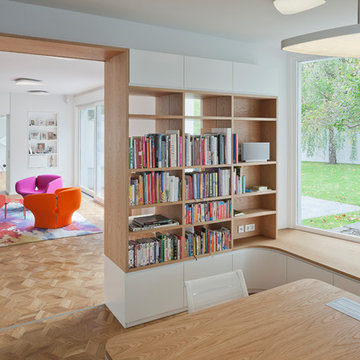 Bibliothek mit Falttür und großer Sitznische mit Ausblick
