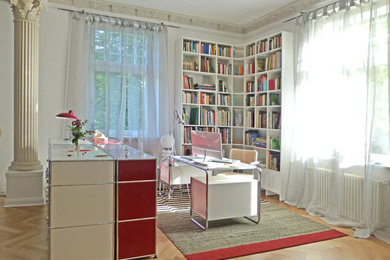 Small contemporary home office in Berlin.