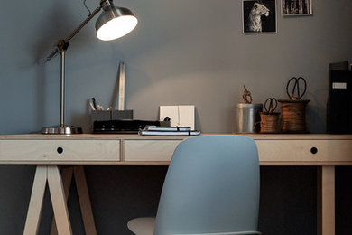 ストックホルムにある北欧スタイルのおしゃれなホームオフィス・書斎の写真