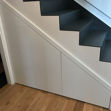 armario bajo escalera
