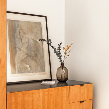 Armario de madera en apartamento en la Casa Burés de Barcelona.