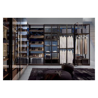 Armario vestidor con zona abierta y cerrada en aluminio y cristal -  Transitional - Closet - Madrid - by materia habitable | Houzz