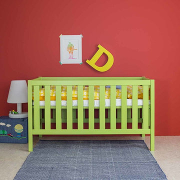 Ein Babybett in sechzehn Farben