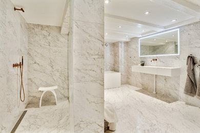 Badeværelse i italiensk, klassisk Carrara marmor
