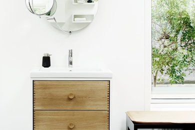 コペンハーゲンにある北欧スタイルのおしゃれな浴室の写真