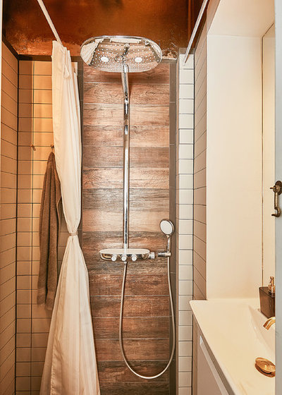 Rustic Bathroom by Fotograf Camilla Ropers