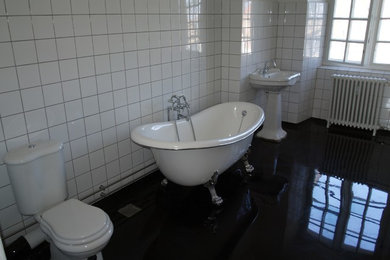 Bild på ett nordiskt badrum