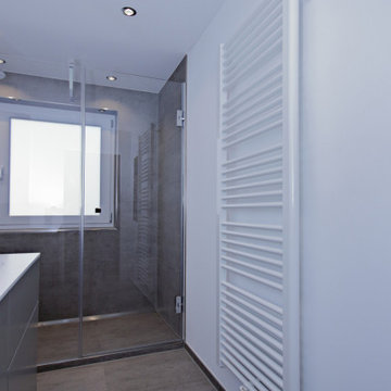 Aus einem Badezimmer wird ein Duschbad im Münchner Osten
