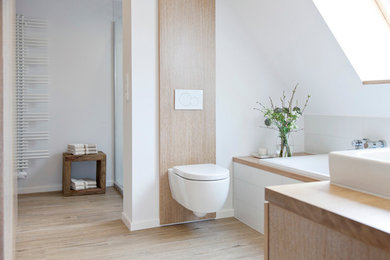 Design ideas for a contemporary bathroom in Bremen.