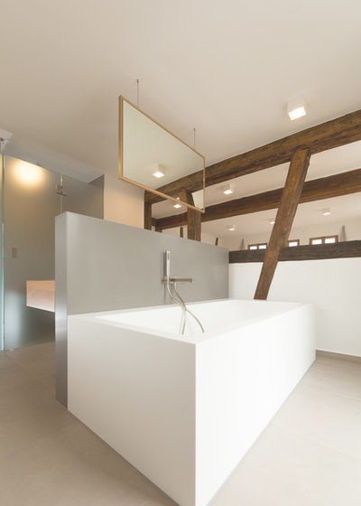 Rustikal Badezimmer by Morber Jennerich Architekten