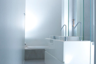 This is an example of a modern bathroom in Frankfurt.