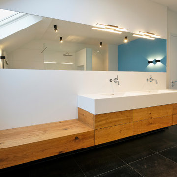 Baddesign für ein neues Badezimmer in wunderschöner Altbauvilla