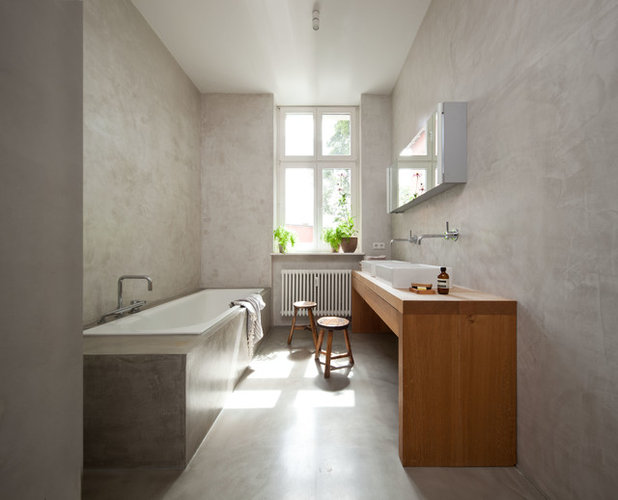 Minimalistisch Badezimmer by Britta Weißer Innenarchitekten