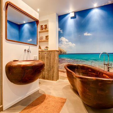 Badezimmer in purem Nussbaum