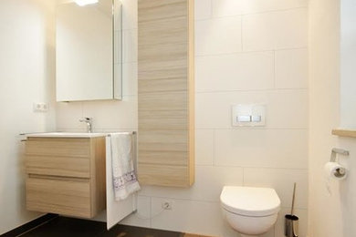Diseño de cuarto de baño contemporáneo de tamaño medio