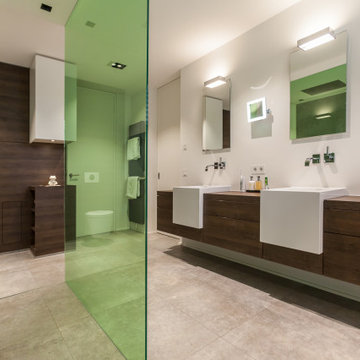 Badezimmer mit grünen Akzenten