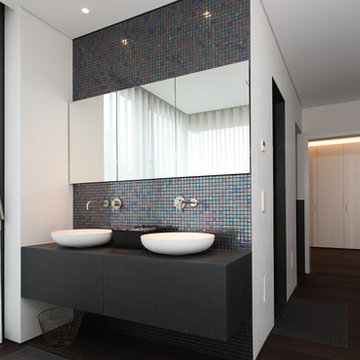 Badezimmer mit Mosaik Rückwand