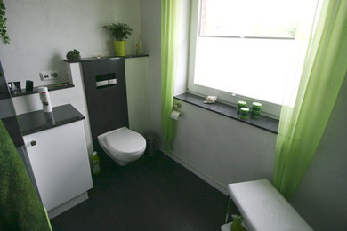Inspiration for a contemporary bathroom in Hanover.