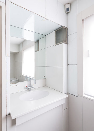 Модернизм Ванная комната by Kate Jordan Photo