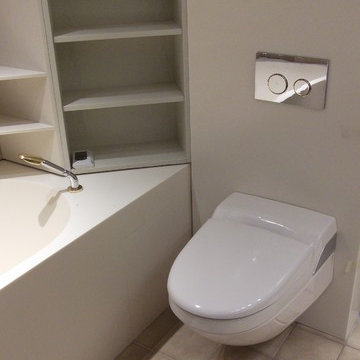 Corian-Badewanne unterfahrbar + Dusch-WC aqua-clean 8000+