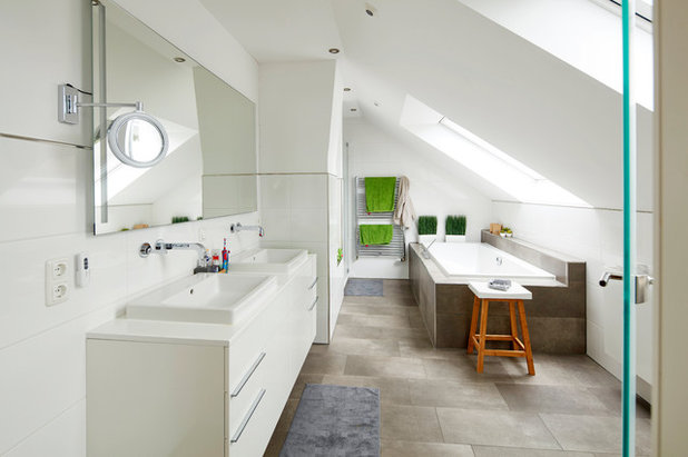 Skandinavisch Badezimmer by Astrid Greve Architektur