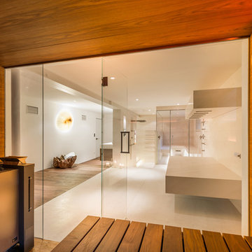 Design-Sauna mit Glasfront: Ausblick auf das Privat-SPA