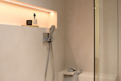 シュトゥットガルトにあるモダンスタイルのおしゃれな浴室の写真