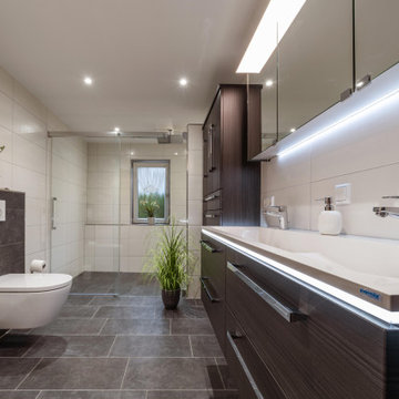Elegantes Minimalistisches Duschbad