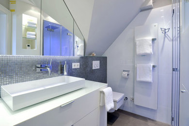 デュッセルドルフにあるコンテンポラリースタイルのおしゃれな浴室の写真