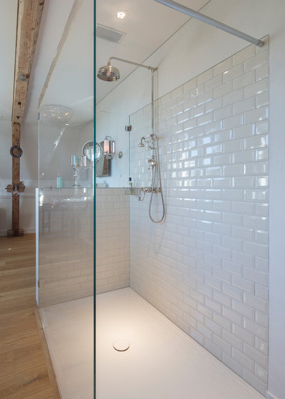 Modern Badezimmer by TRADITIONAL BATHROOMS