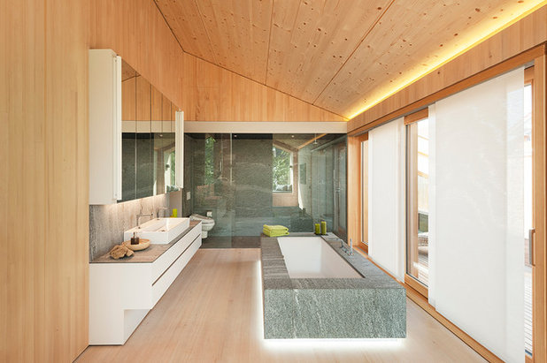 Modern Badezimmer by architektur + raum