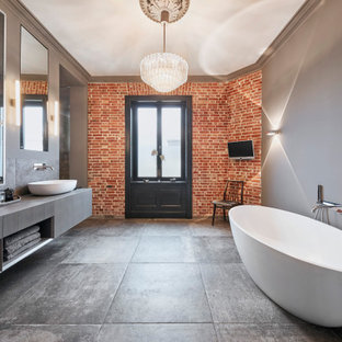Geräumiges Industrial Badezimmer in Hamburg