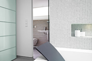 Design ideas for a contemporary bathroom in Leipzig.