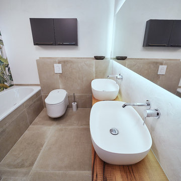 Modernes Badezimmer mit sommerlichem Flair
