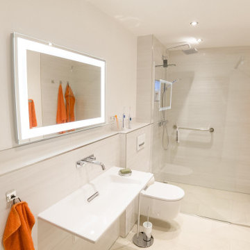 Modernes Badezimmer mit Waschtisch in schwebendem Design