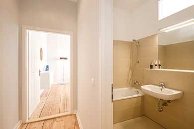 Kleines Modernes Badezimmer in Sonstige