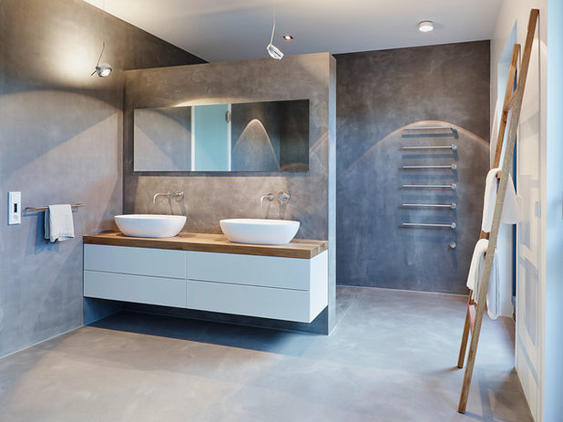 Contemporary Bathroom by HONEYandSPICE innenarchitektur + design