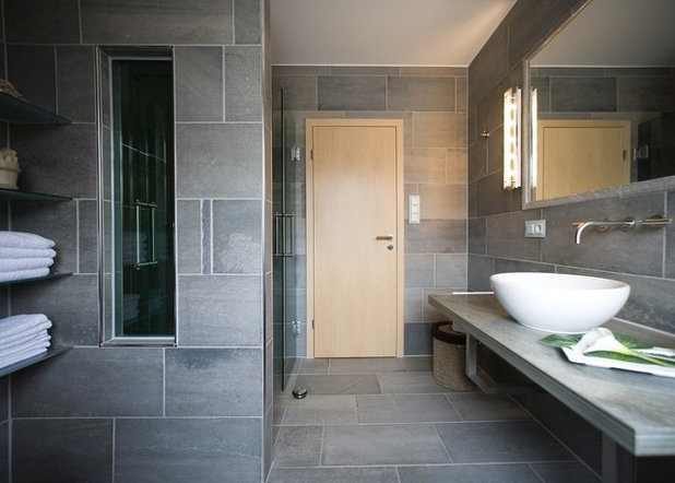 Modern Badezimmer by Rathscheck Schiefer und Dach-Systeme