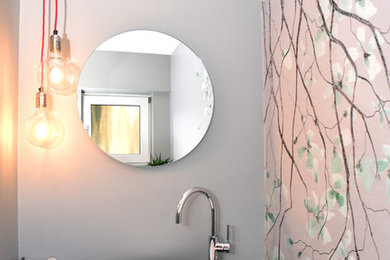 ボンにある高級な中くらいなコンテンポラリースタイルのおしゃれな浴室の写真